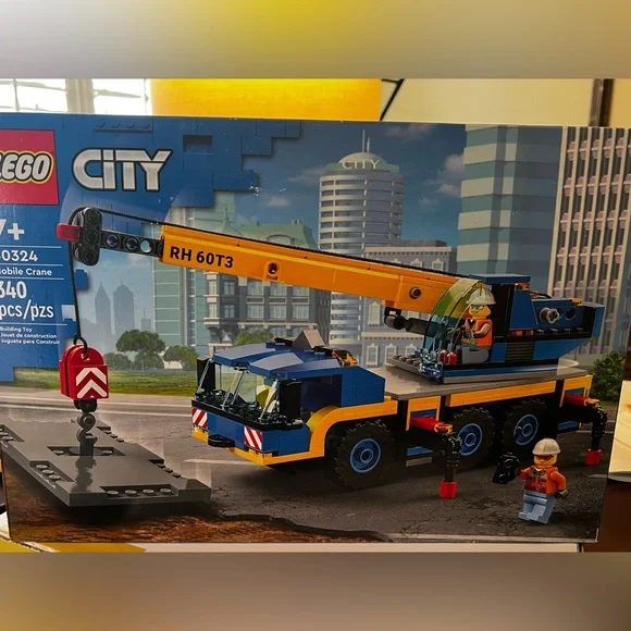 LEGO CITY MOBILE CRANE CONSTRUCTION SET. #60324  340 PCS  BRAND NEW BOX UNOPENED - Picture 6 of 7